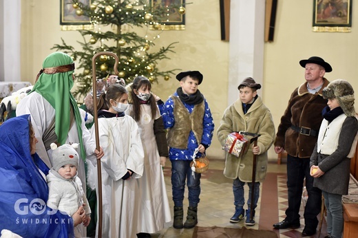 Jasełka kukiełkowe w parafii św. Michała Archanioła w Mieroszowie