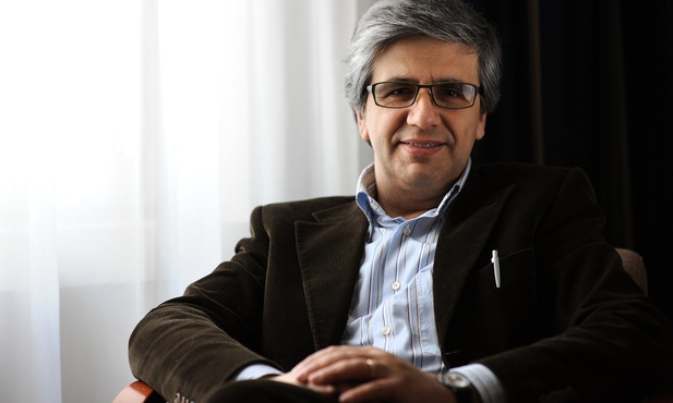Andrea Tornielli: W roku oddalenia, bliskość Papieża