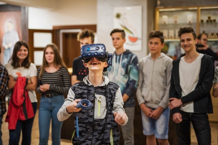 Ziemia świętych w hologramie