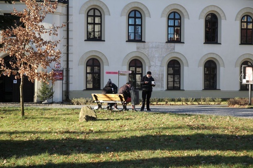 Gorący posiłek w żywieckim parku dla wszystkich potrzebujących