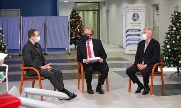 Senatorowie Tomasz Grodzki i Stanisław Karczewski zaszczepieni na COVID-19