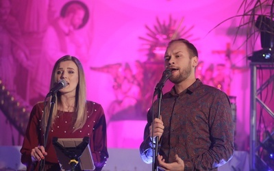 Kolędy w Pogórzu zaśpiewali: Paulina Grochowska i Kuba Jurzyk
