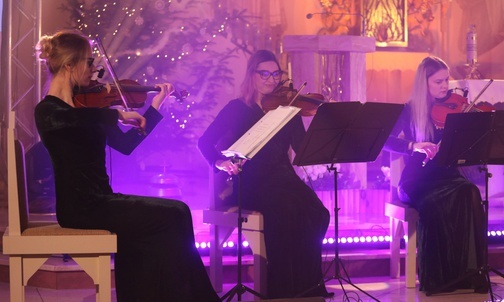 Przy pogórskim żłóbku zagrał również żeński kwartet smyczkowy Golden Gate String Quartet