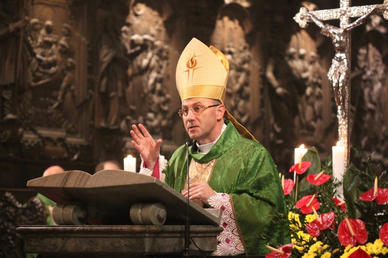 Prymas Polski: kryzys jest po to, by coś zmienić, a nie załamywać ręce