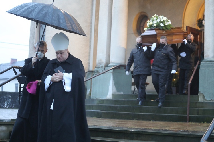 Ostatnie pożegnanie ks. prał. Adama Drożdża w Goleszowie