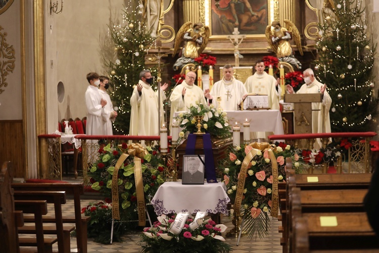 Ostatnie pożegnanie ks. prał. Adama Drożdża w Goleszowie