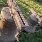 Demontaż dzwonów w Lubiechowie