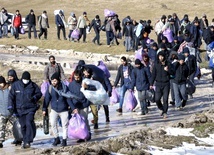Pogarsza się sytuacja humanitarna uchodźców na Bałkanach