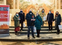▲	Wręczenie pierwszych statuetek odbyło się w parafii  MB Fatimskiej w Ciechanowie.
