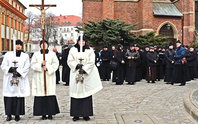 Pęknięcia w polskim Kościele są coraz większe. Niezwykle ważnym zadaniem jest odbudowywanie wiarygodności.