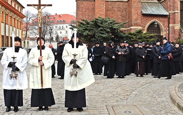 Pęknięcia w polskim Kościele są coraz większe. Niezwykle ważnym zadaniem jest odbudowywanie wiarygodności.