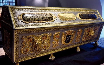 ▲	Sarkofag Jana Henryka I Hochberga po renowacji.