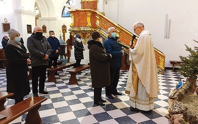 Małżonkowie na nowo wypowiedzieli słowa przysięgi ślubnej m.in. w parafii Niepokalanego Poczęcia NMP w Rawie Mazowieckiej.