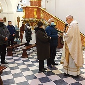 Małżonkowie na nowo wypowiedzieli słowa przysięgi ślubnej m.in. w parafii Niepokalanego Poczęcia NMP w Rawie Mazowieckiej.