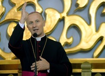 Pierwsze biskupie błogosławieństwo bp. Marka Solarczyka, nowego ordynariusza radomskiego.