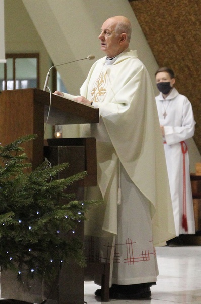 Orszakowe kolędowanie z bp. Piotrem Gregerem w Aleksandrowicach 2021