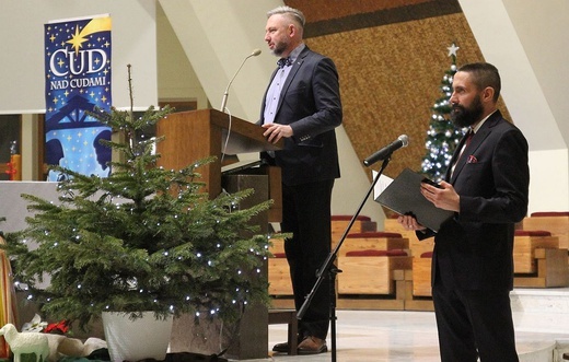 Orszakowe kolędowanie z bp. Piotrem Gregerem w Aleksandrowicach 2021