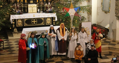 Chojnów. Kolędnicy Misyjni w farze