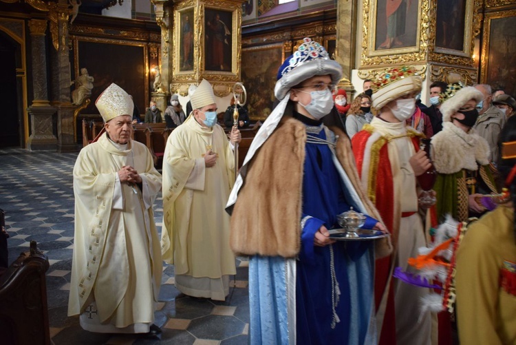 Trzej Królowie pokłonili się Dzieciątku