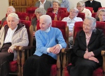 Siostra Teresa (druga z prawej) w domu w Nałęczowie.