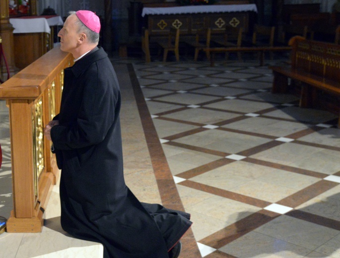 Bp Marek Solarczyk podczas pierwszego nawiedzenia katedry w Radomiu po nominacji na ordynariusza diecezji radomskiej.