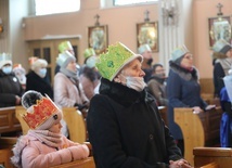 Hołd Bożej Dziecinie razem z Trzema Królami złożyli też wierni.