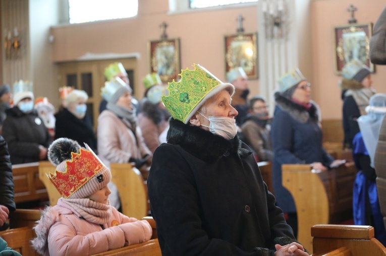 Hołd Bożej Dziecinie razem z Trzema Królami złożyli też wierni.