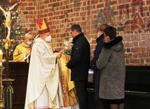  Przedstawiciele służb medycznych dziękowali bp. Henrykowi Tomasikowi za przewodnictwo duchowe i za kierowane do nich słowo.