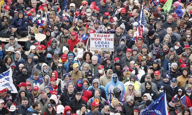 Protesty zwolenników Trumpa w wielu amerykańskich stanach