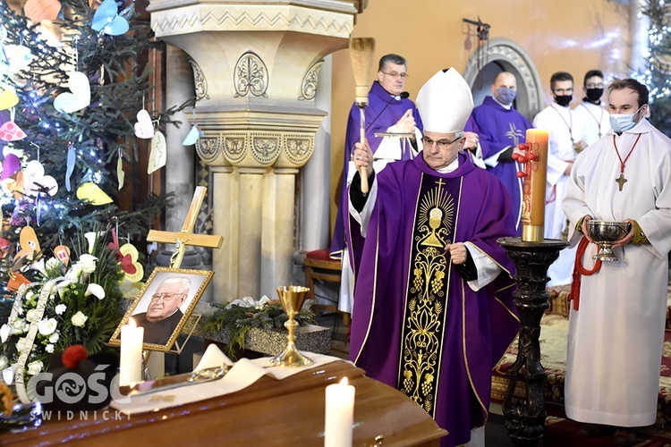 Ostatnie pożegnanie ks. Stanisława Majchrzaka