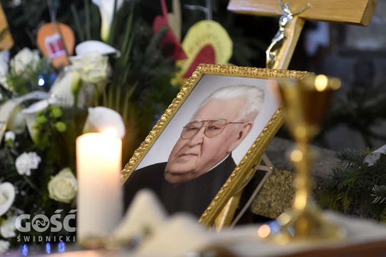 Ostatnie pożegnanie ks. Stanisława Majchrzaka