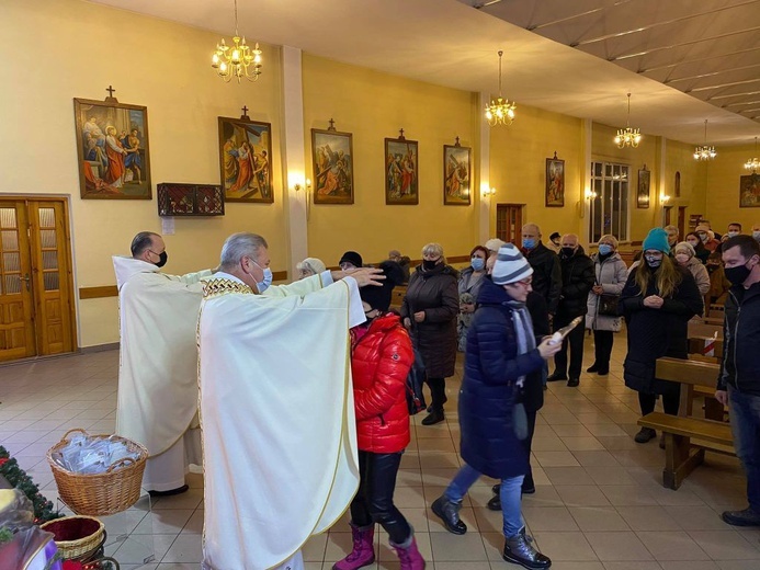 Biskupi na kolędzie u franciszkanów