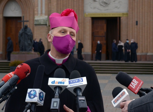 Bp Marek Solarczyk objął prawnie rządy w diecezji radomskiej