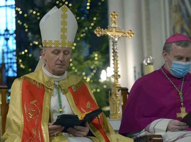 Bp Marek Solarczyk objął prawnie rządy w diecezji radomskiej