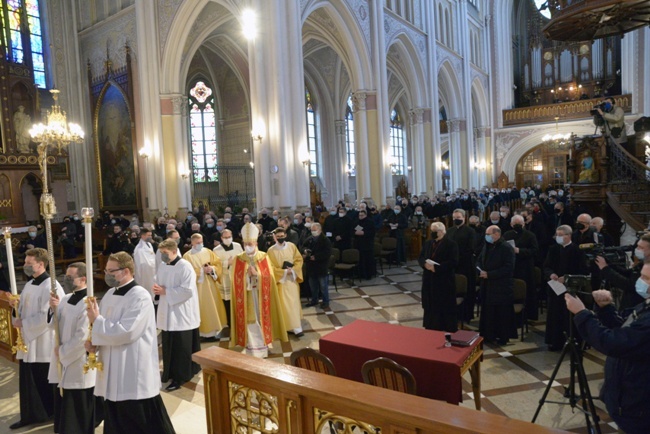 Bp Marek Solarczyk objął prawnie rządy w diecezji radomskiej