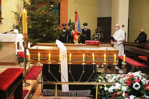 Ostatnie pożegnanie śp. ks. Jana Froelicha w Bierach