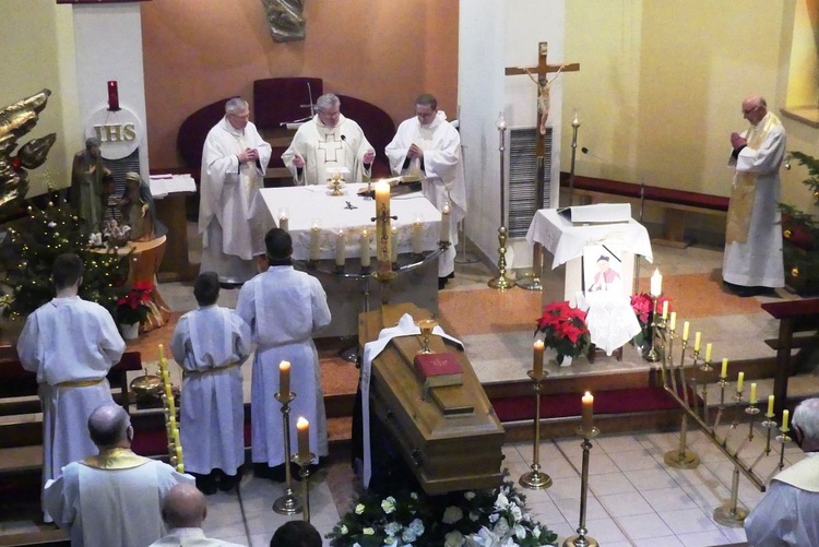 Ostatnie pożegnanie śp. ks. Jana Froelicha w Bierach