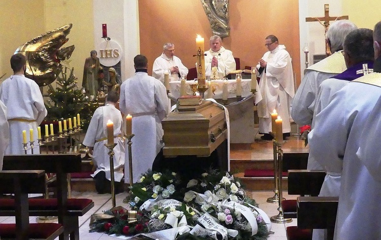 Ostatnie pożegnanie śp. ks. Jana Froelicha w Bierach