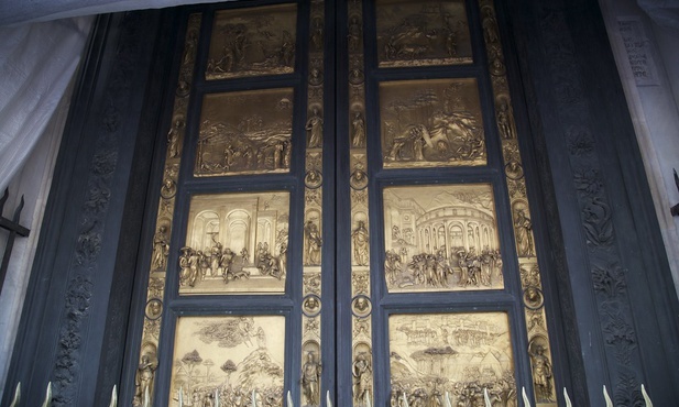 Babciu, dziadku, nie przez dziurę w płocie!