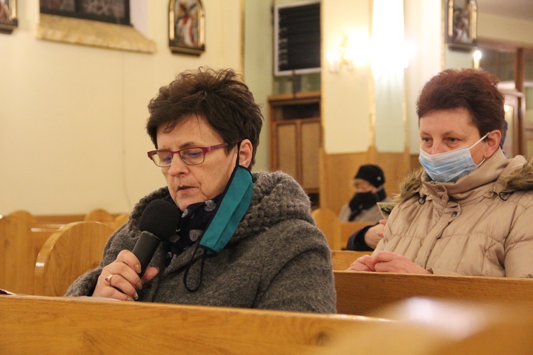 Przyborów. Adoracja z Koronką do Krwi Chrystusa