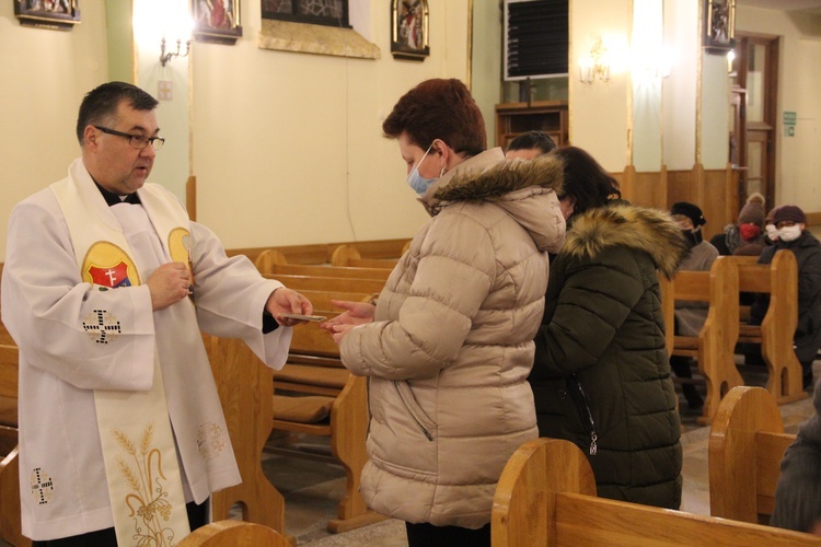 Przyborów. Adoracja z Koronką do Krwi Chrystusa