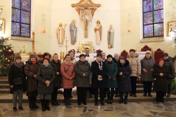 Przyborów. Adoracja z Koronką do Krwi Chrystusa