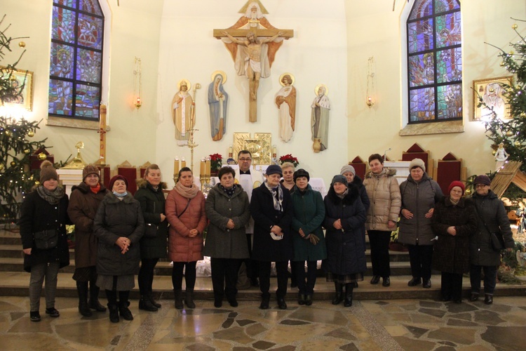 Przyborów. Adoracja z Koronką do Krwi Chrystusa