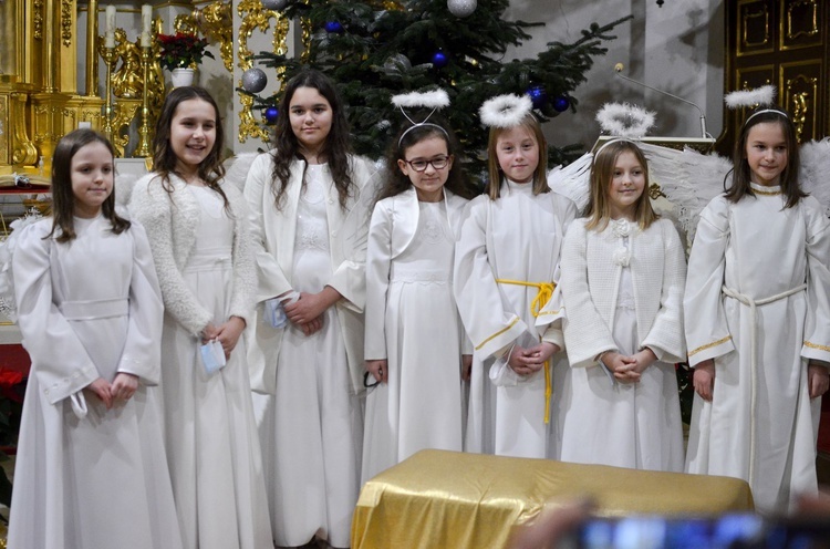 Trzej Królowie i kolędnicy z Połomia w bocheńskiej bazylice