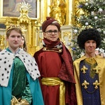 Trzej Królowie i kolędnicy z Połomia w bocheńskiej bazylice