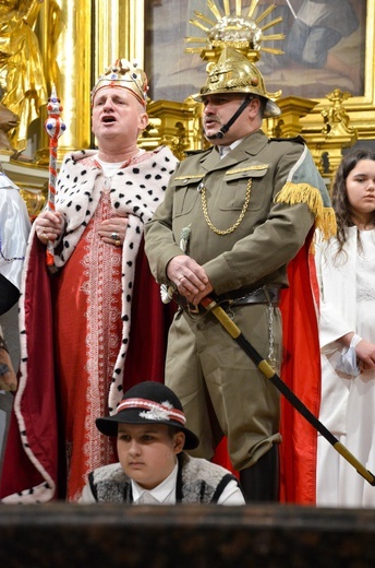 Trzej Królowie i kolędnicy z Połomia w bocheńskiej bazylice