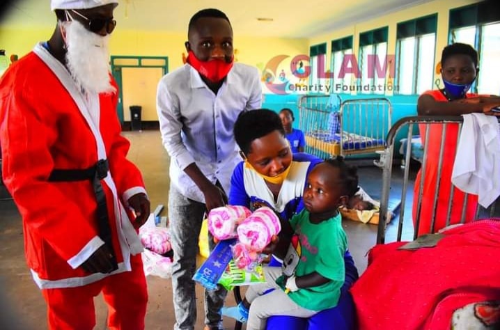 Do małych Ugandyjczyków przyszedł św. Mikołaj (Pius z Glam Charity Foundation) 