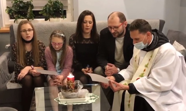 Kadr z nagrania umieszczonego przez parafię na portalu społecznościowym.