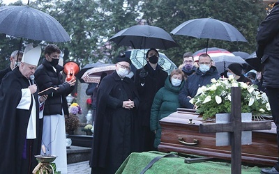 Modlitwie na cmentarzu przewodniczył bp Piotr Greger.