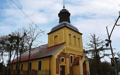 Świątynia znajduje się u zbiegu ulic Opackiej i Cystersów w Gdańsku-Oliwie.